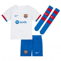 Billiga Barcelona Marcos Alonso #17 Barnkläder Borta fotbollskläder till baby 2023-24 Kortärmad (+ Korta byxor)